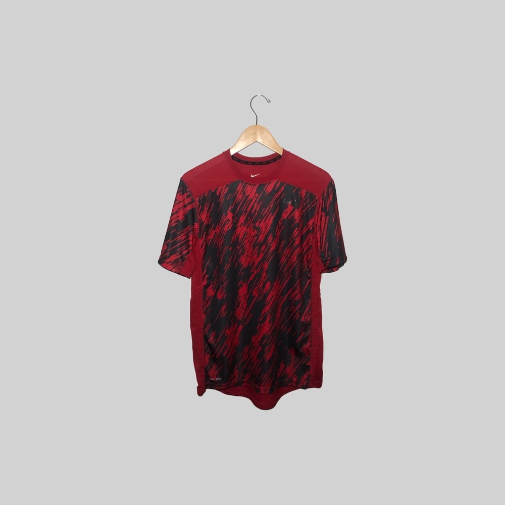 Nike Men’s (M) Red/Black Camo Dri-Fit Shirt